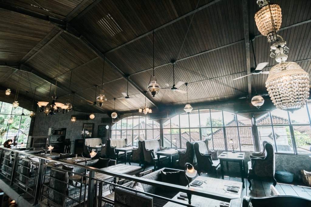 LOVELENS interior - The Bistrot