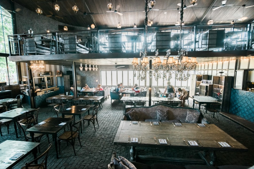 LOVELENS interior - The Bistrot