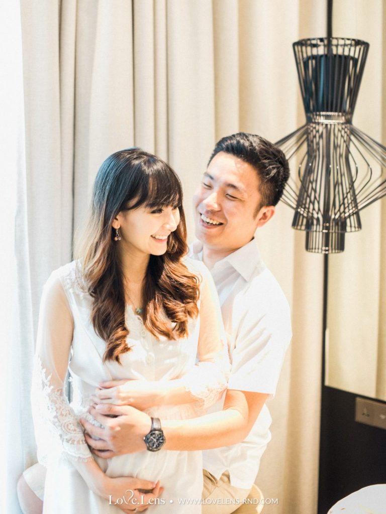 Materinty photoshoot at singapore hotel