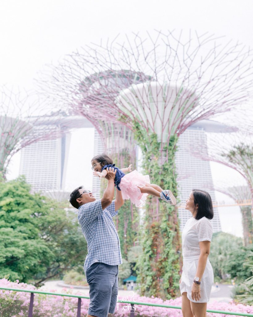 Singapore Holiday Photographer Pamilya — FAMILY PHOTOSHOOT — LoveLens travel photography — LoveLens