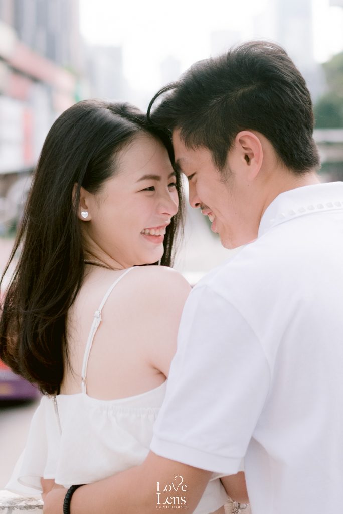 Couple Street Photography Singapore Photographer Lovelens Randy Theodorick And Claresta Fang 12 Of 33 — LOVE & CHEMISTRY — LoveLens travel photography — LoveLens