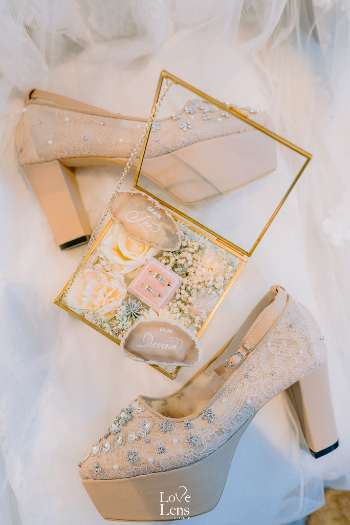 pastel wedding details
