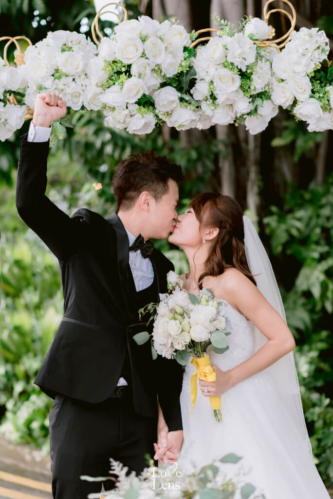 wedding kiss