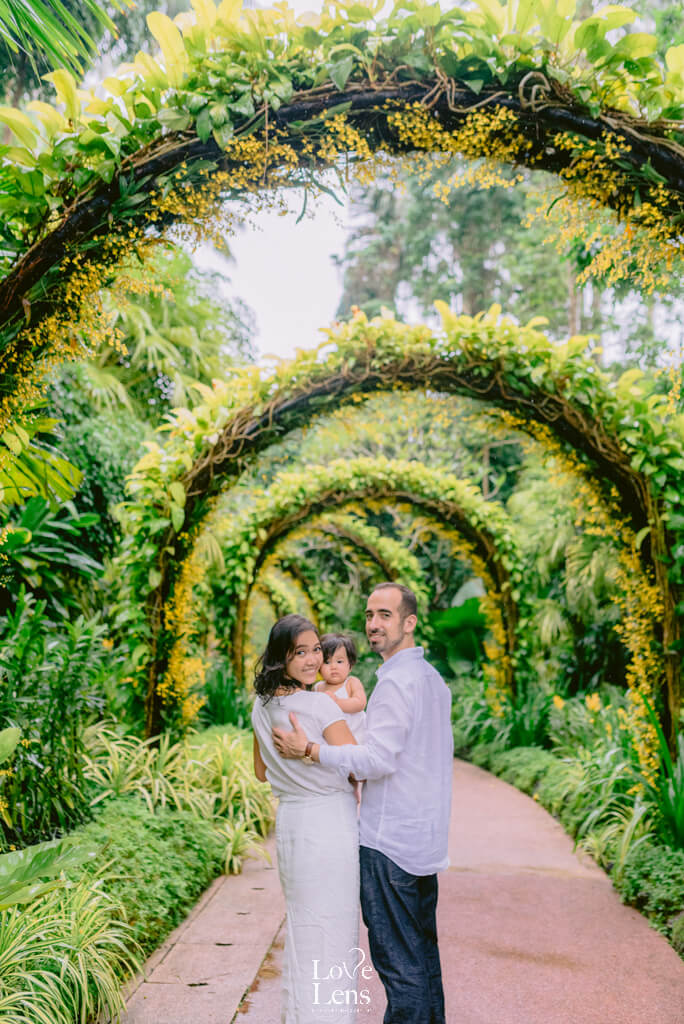 family photo shoot at singapore botanic gardens