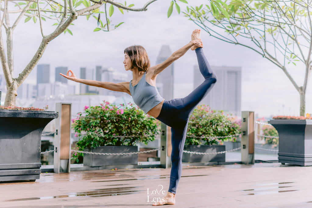 yoga photoshoot singapore at marina bay