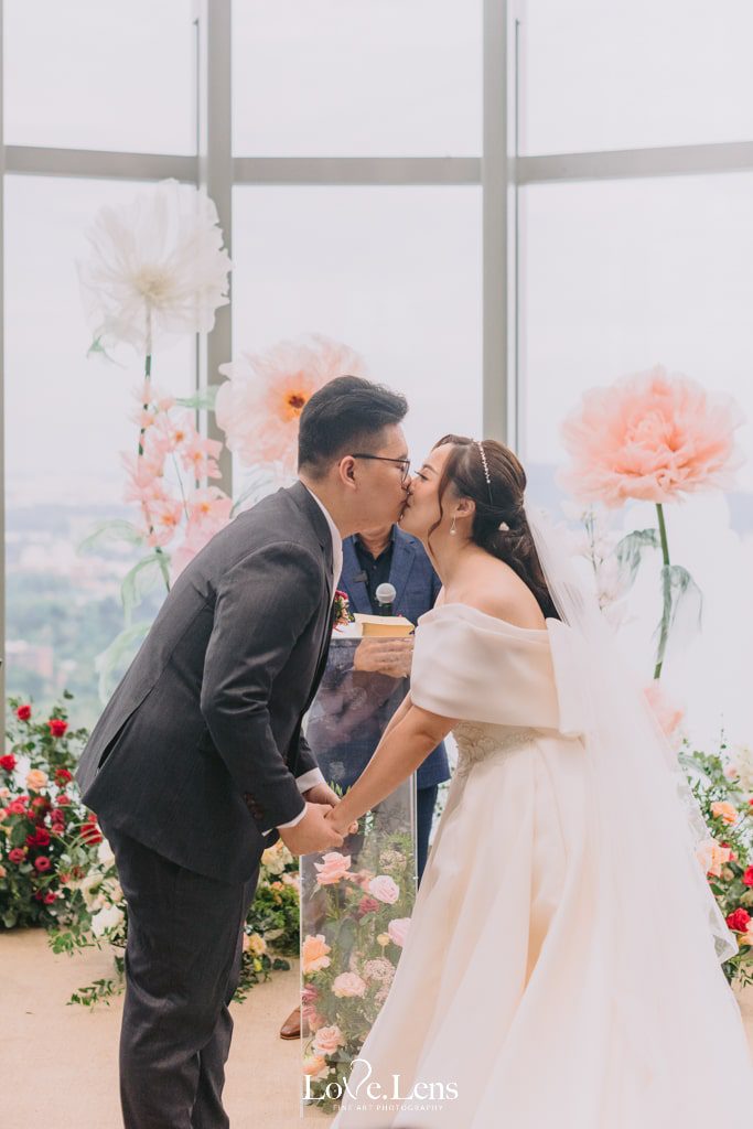 Singapore Wedding Photography Matthew Rosiana At 1 Atico 5972 Min — The Wedding of Matthew & Hosiana — LoveLens travel photography — LoveLens