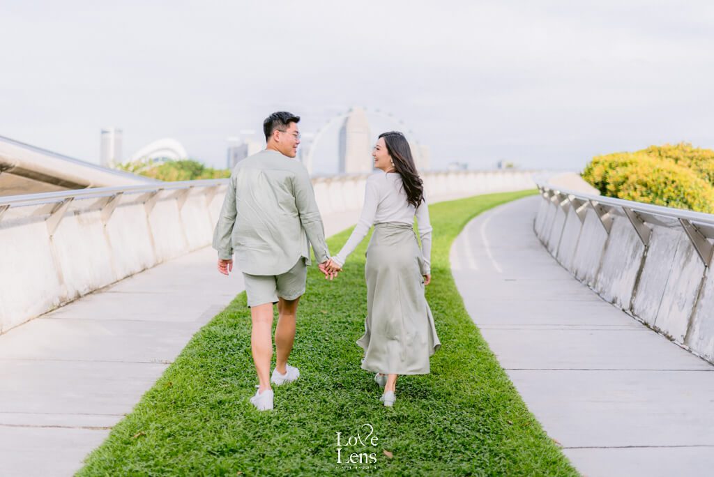 Proposal Photograpy Singapore 6515 — Proposal at Marina Barrage Singapore — LoveLens travel photography — LoveLens