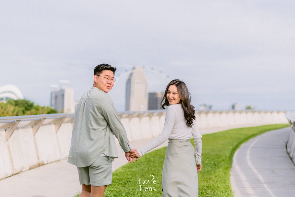Proposal Photograpy Singapore 6532 — Proposal at Marina Barrage Singapore — LoveLens travel photography — LoveLens