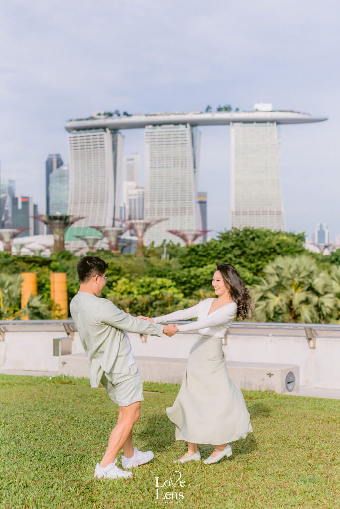 Proposal Photograpy Singapore 6740 — Proposal at Marina Barrage Singapore — LoveLens travel photography — LoveLens